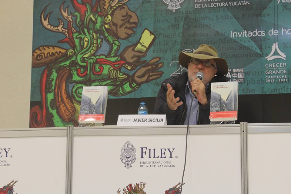 Javier Sicilia presentó el libro 'El Movimiento por la Paz con Justicia y Dignidad' en la FILEY.