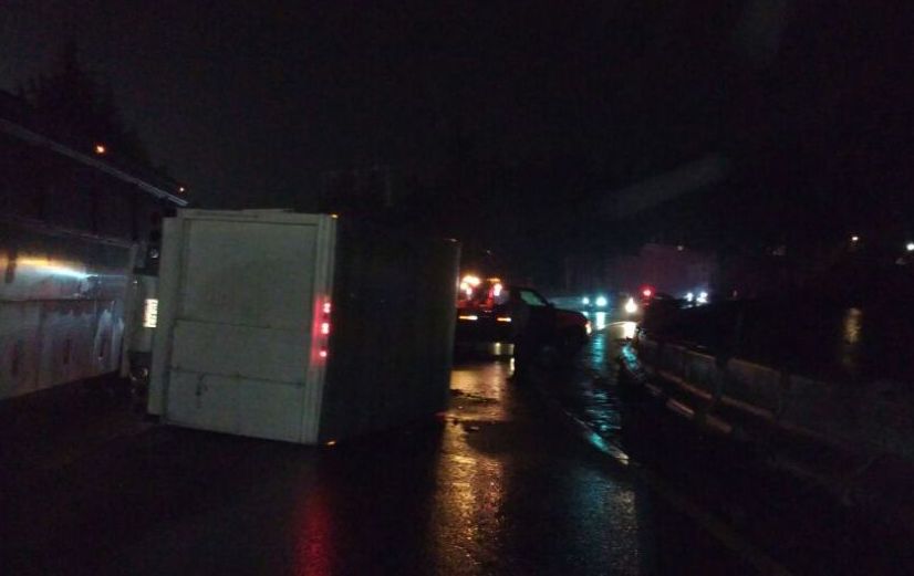 La camioneta volcó a la altura del kilómetro 25.