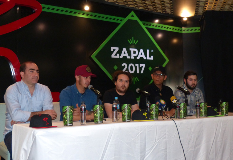 Presentan cartelera de festival  'Zapal 2017'.
