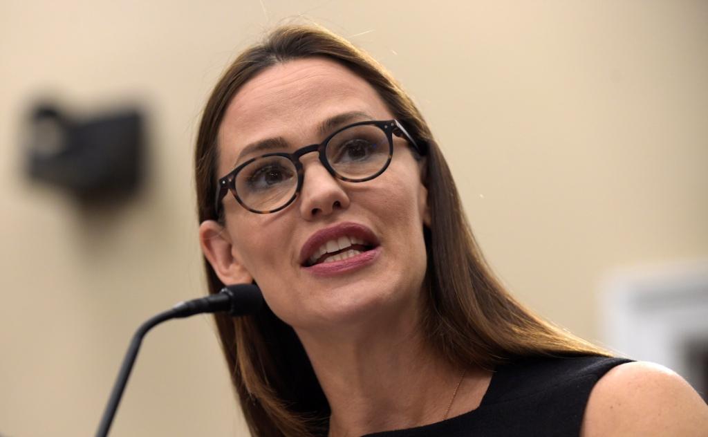 La actriz pidió apoyo en nombre de la asociación Save The Children.