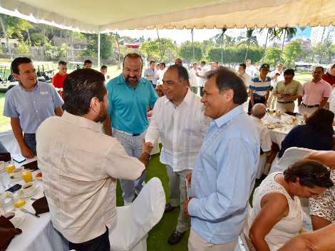 El gobernador de Guerrero, Héctor Astudillo Flores en el Club de Golf de Acapulco. 