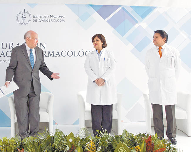 José Narro, secretario de Salud, inauguró el lugar con los directivos del Instituto Nacional de Cancerología. 