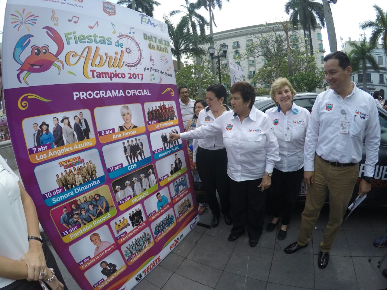 Presentan cartelera de las Fiestas de Abril.