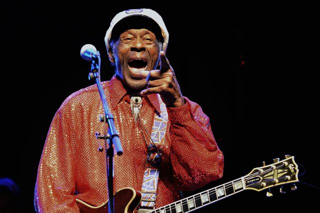 En el clímax de su éxito, una escándalo sexual puso a Chuck Berry en prisión.