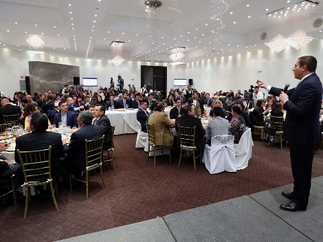 El presidente de la Comisión Política Nacional del PAN, Rafael Moreno Valle, se reunió con panistas en Durango.