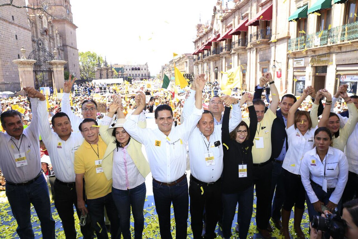 Silvano Aureoles en el 79 aniversario de la expropiación petrolera.