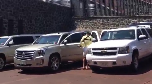 América abandona CU en camionetas