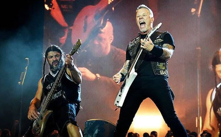 Bisemanario cultural Pata de Perro, concierto de Metallica en el Foro Sol.