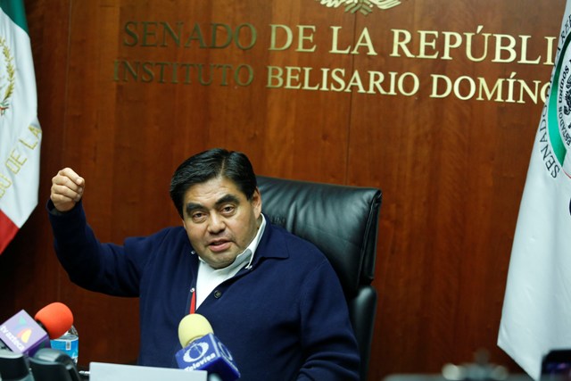 El senador del PRD, Miguel Barbosa Huerta. 