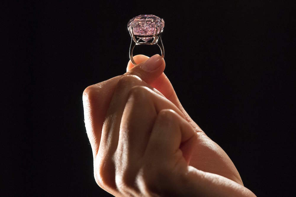 El gigantesco diamante "The Pink Star" será subastado en Hong Kong el próximo 4 de abril.