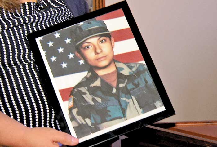 La hija de Olivia y Alberto Segura se enlistó a los 16 años en las Fuerzas Armadas de EU