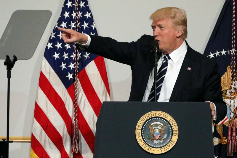 Trump dijo a los republicanos de la Cámara de Representantes que enfrentarían "problemas políticos" si se oponen al proyecto. 