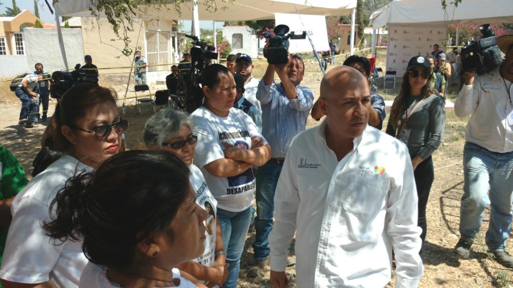 Los colectivos piden estar en la zona de exhumación de los cuerpos.