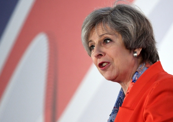 La primera ministra británica, Theresa May, fue resguardada tras los ataques cerca del Parlamento. Las autoridades se negaron a revelar su ubicación.