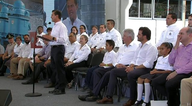 El presidente Enrique Peña Nieto inaugura infraesctructura hídrica en Guerrero. 