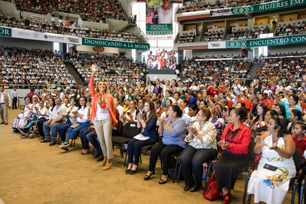 La primera dama dijo que el Presidente reconoce la fuerza y capacidad de las mujeres.