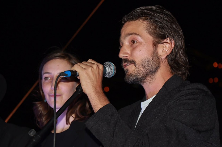 Diego Luna inauguró la gira de documentales Ambulante en el monumento a la Revolución. 