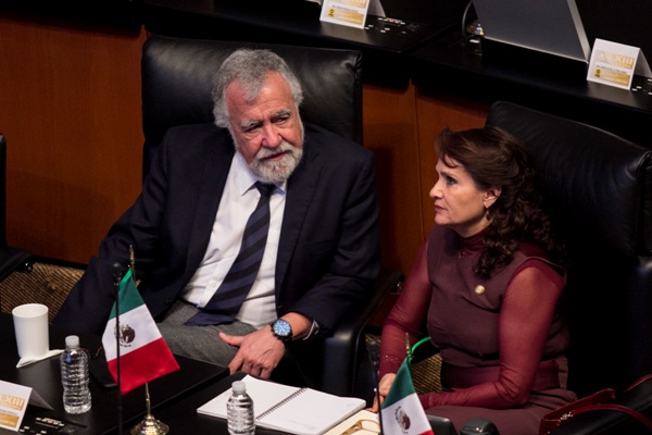 Encinas calificó de absurdo que Presidencia de la República promueva una controversia por “invasión de esferas competenciales”.