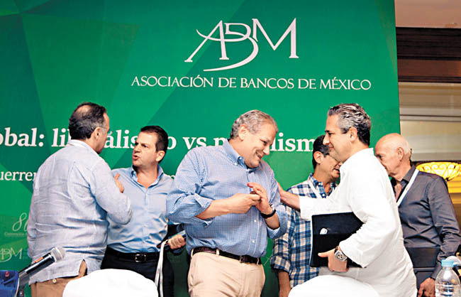 Primer día de trabajos y encuentros de la 80 Convención Bancaria. 
