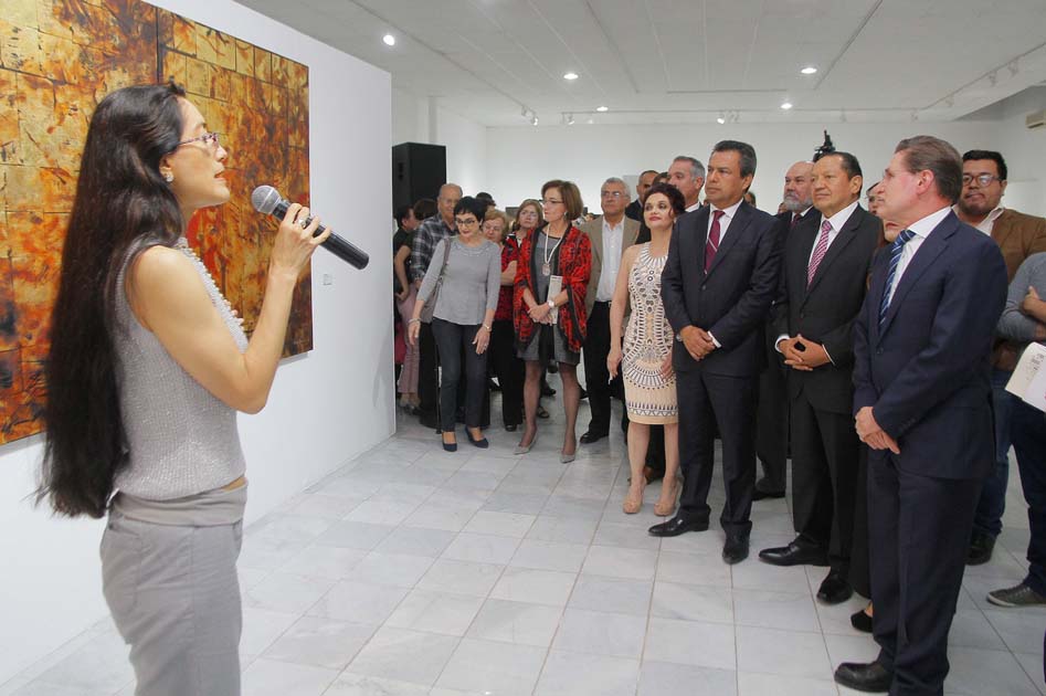 A su alrededor, la obra de Colección Notivox fue presentada ante los laguneros. 