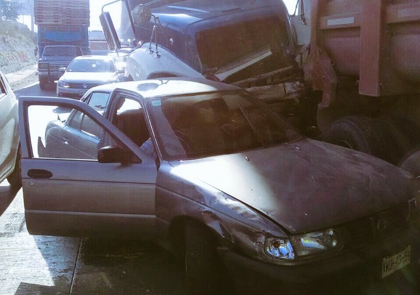 El accidente afecta la circulación en dirección a la Ciudad de México.