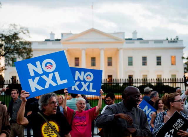Durante años, las ONG y los pueblos cercanos a la construcción, protestaron contra el oleoducto Keystone XL.