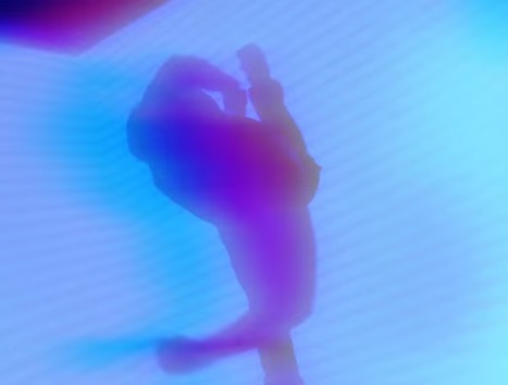 David Guetta pone el ritmo en "Light My Body Up".