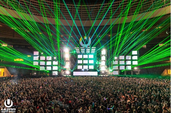 Dj's ponen el ambiente en el Ultra Music Festival 2017.