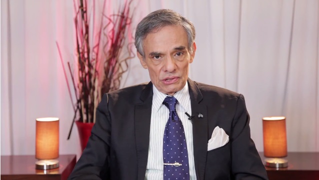 José José confirma que padece cáncer de páncreas.