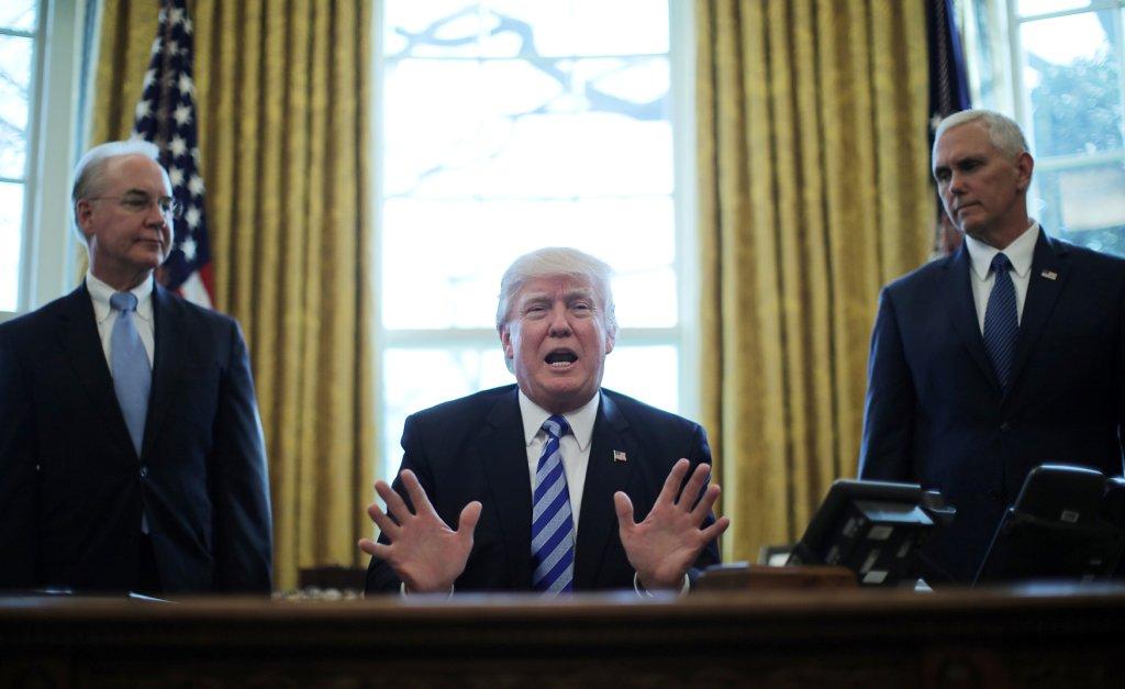 Trump dio una conferencia de prensa, luego de que el proyecto para degorar el 'Obamacare' fuera retirado.