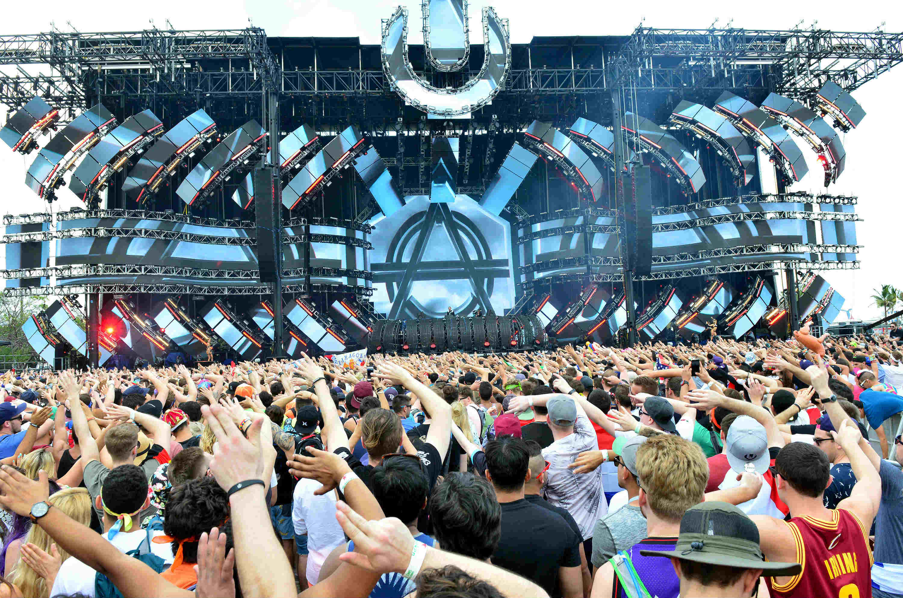 Refuerzan seguridad en el Ultra Music Festival 2017.