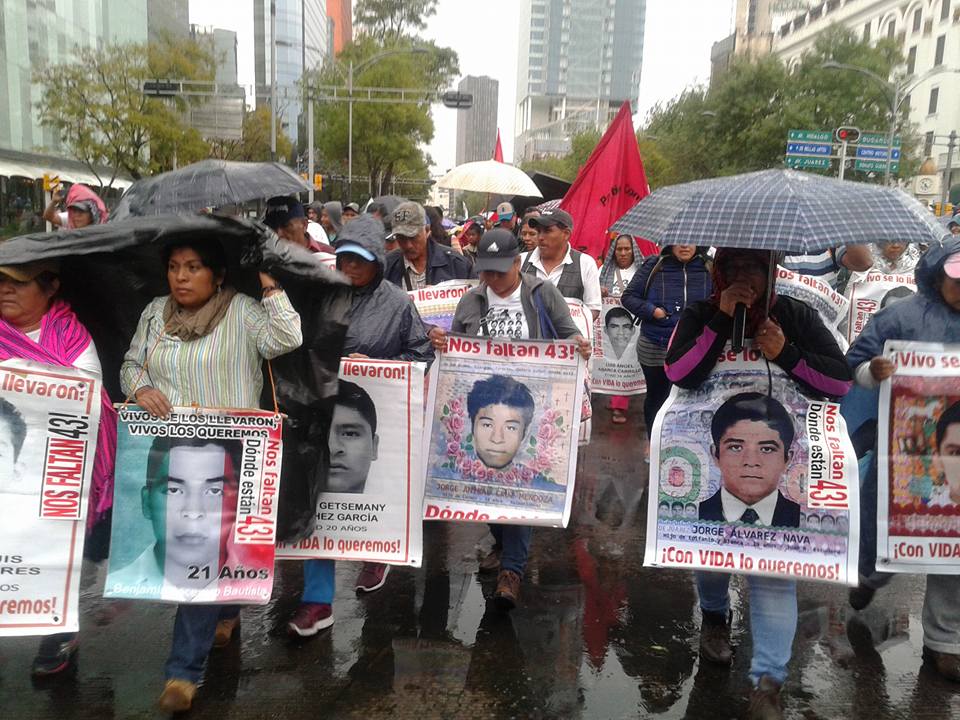 Hoy se cumple un mes más de la desaparición de los 43 estudiantes de la Escuela Normal Rural Raúl Isidro Burgos de Ayotzinapa.