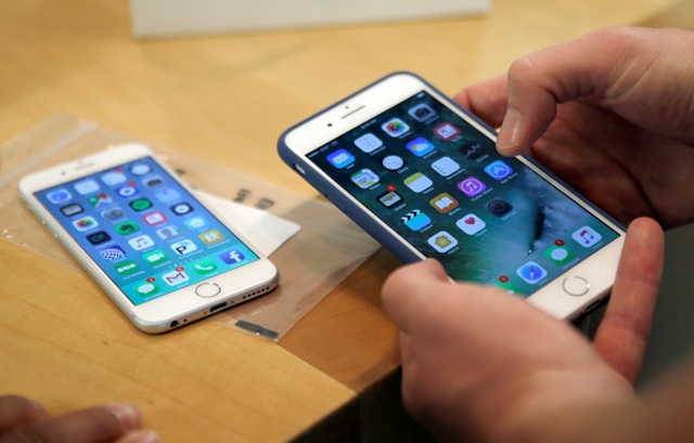 La empresa china demandó a Apple por haber plagiado el diseño de su teléfono 100c.