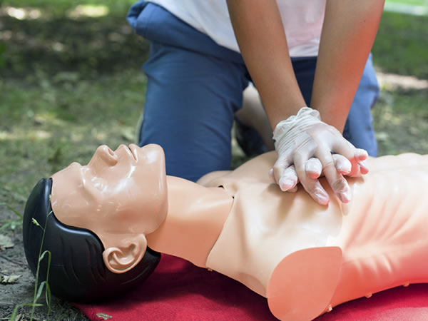 Enfatizaron la importancia de que la comunidad universitaria sepa qué hacer en caso de una emergencia médica.