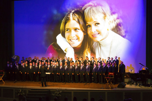 Rinden homenaje a Debbie Reynolds y Carrie Fisher.