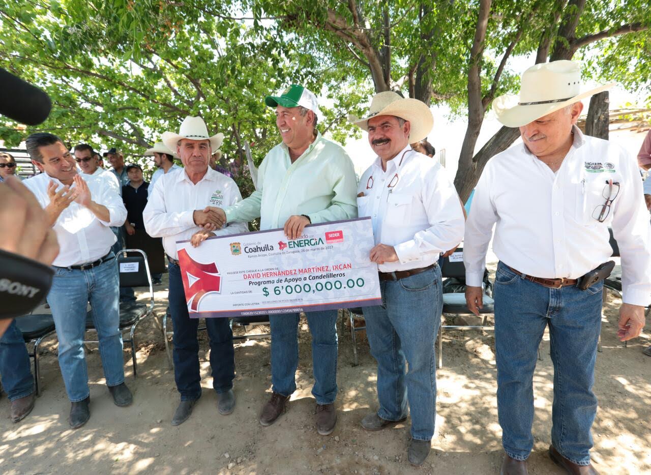 En Coahuila, el Gobierno del Estado entregó apoyos a comunidades candelilleras.