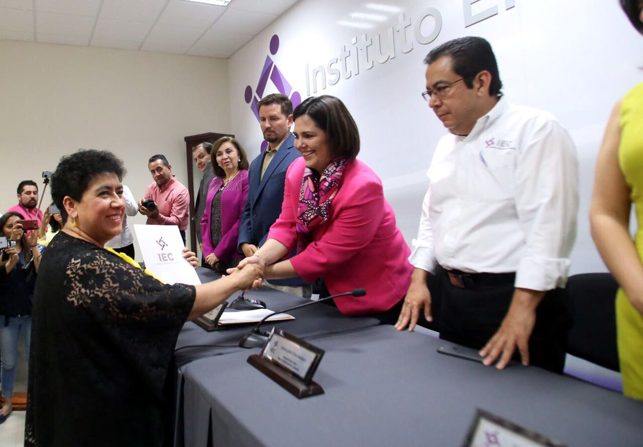 Mary Telma Guajardo se registró como candidata a la gubernatura de Coahuila por el PRD.