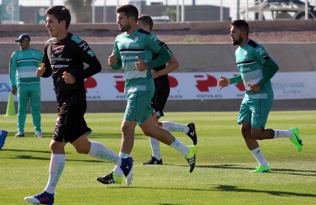 Santos Laguna prepara su partido contra Gallos Blancos de Querétaro en la fecha 12 de La Liga Mx.