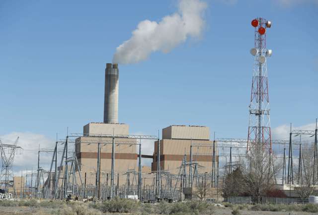 Según el sitio web de la Agencia de Protección Medioambiental (EPA) en español, el proyecto propone disminuir las cantidades de carbono de las compañí
