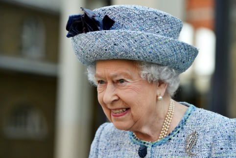 La casa real del Reino Unido publicó la vacante que busca quien haga las cortinas y cojines de la residencia de la Reina Isabel. 