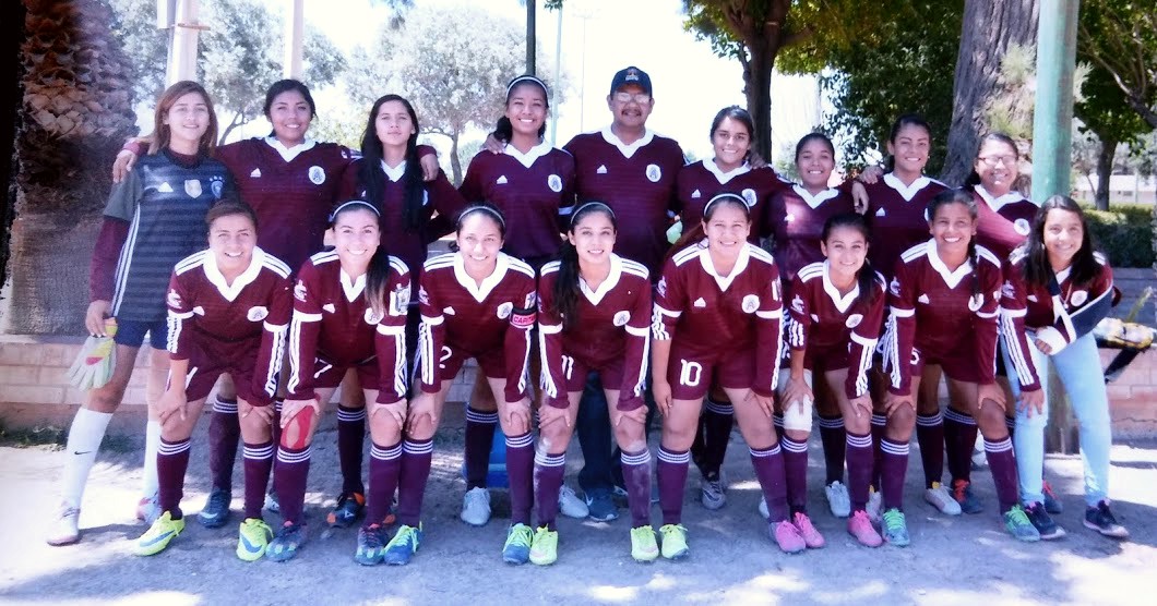 El equipo femenil de futbol del CBTIS 196, se llevó el Torneo de Copa de la Liga Femenil de La Laguna.