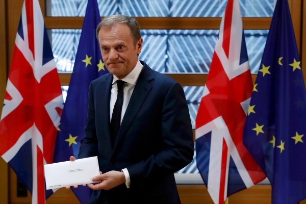El jefe del Consejo Europeo, Donald Tusk, recibió la notificación que inicia la separación de Reino Unido del bloque.