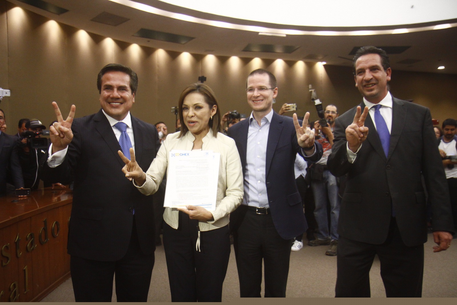 Josefina Vázquez fue arropada con toda la clase panista.