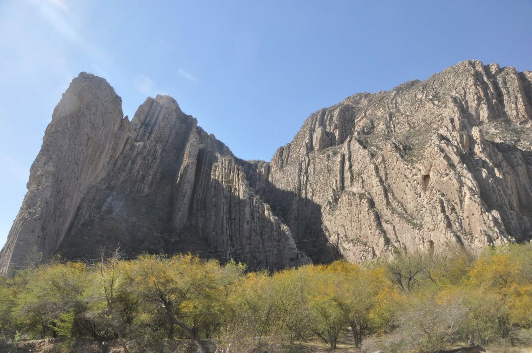 En Lerdo, ejidatarios denunciaron la construcción de una caseta de cobro en el Cañón de Fernández.