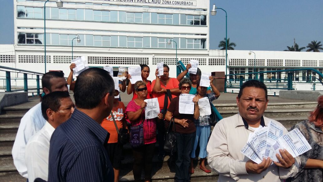 Manifestación a las afueras de la oficina de Comapa.