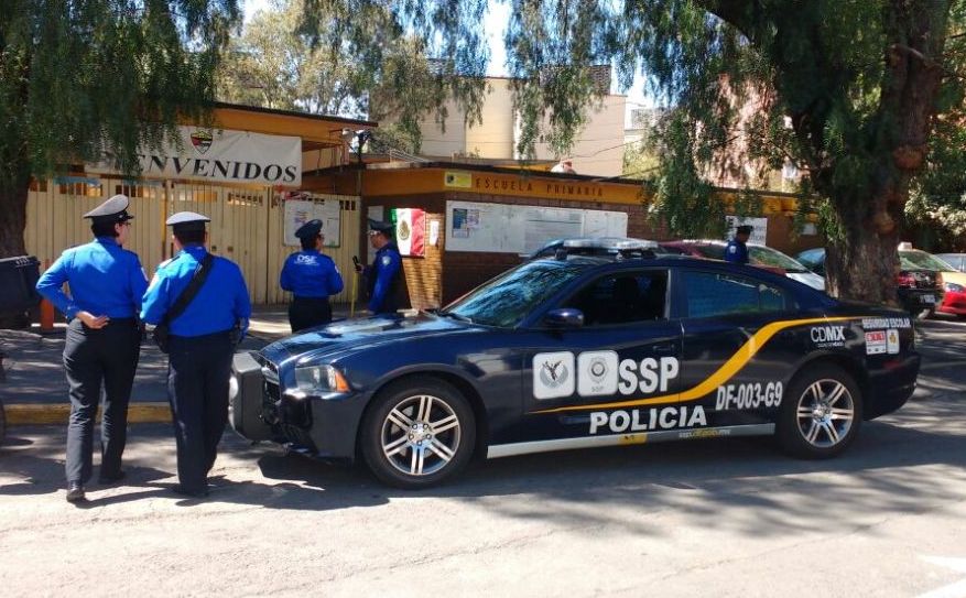 Los padres de familia solicitaron una ambulancia y dieron aviso a las autoridades.