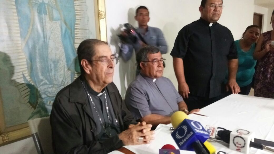 Rueda de prensa con el obispo José Luis Dibildox.