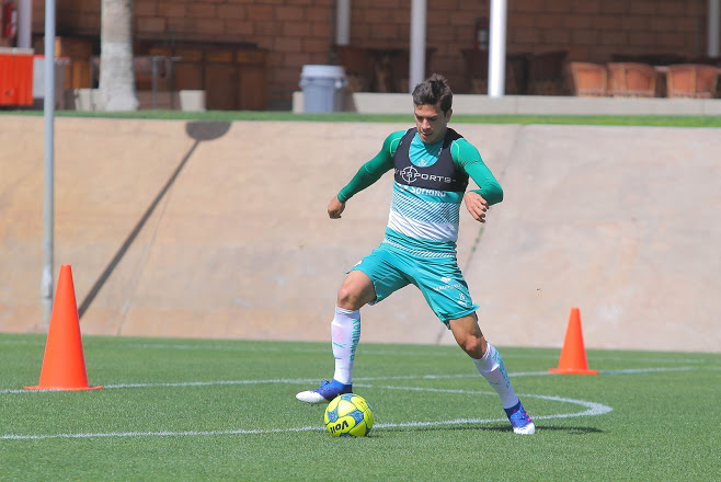 Ulises Rivas, mediocampista de Santos, ve un panorama complicado para el partido ante Gallos.