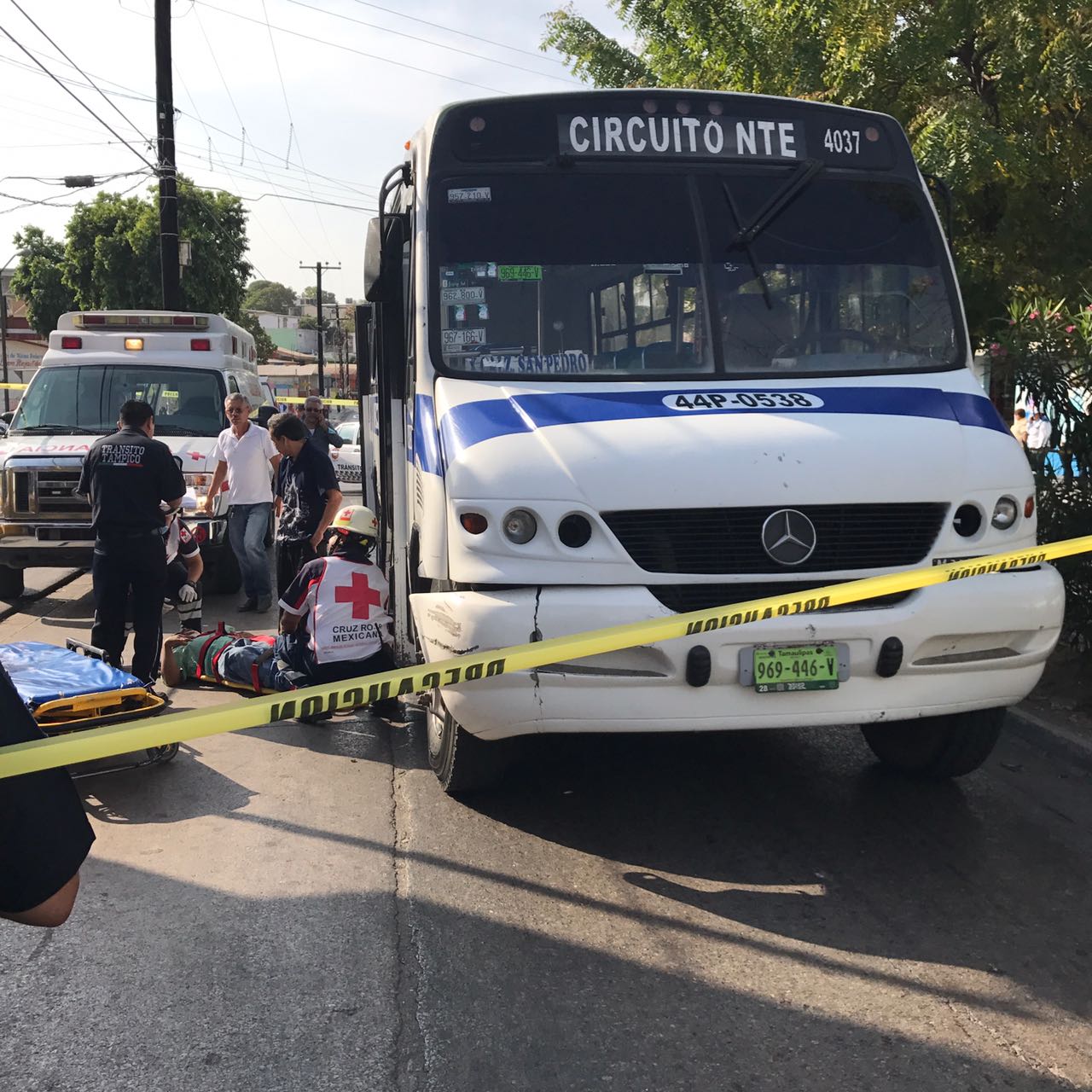 Autobús atropella a peatón.