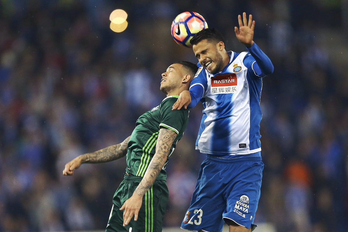 Diego Reyes jugó todo el partido en la victoria del Espanyol